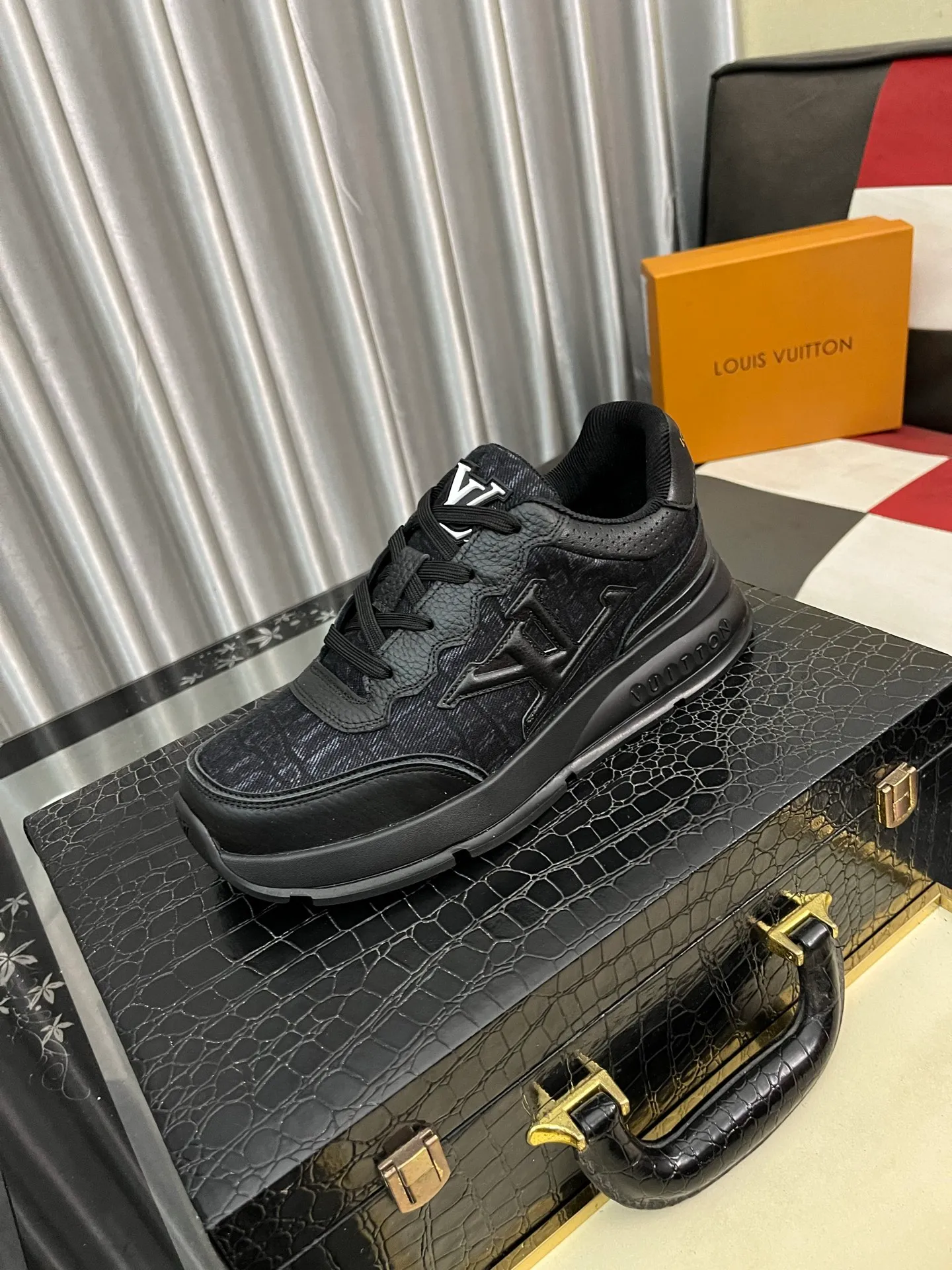 Men's shoes 💰458⌚️⌚️[Louis Vuitton LV] Dad shoes are popular casual sports shoes with outsole, breathable and comfortable, easy to walk, trendy men's versatile fly woven epoxy with ➕leather lining➕Gucci's popular original outsole, sports and running style, super comfortable. Size 38-443️⃣Colors available
